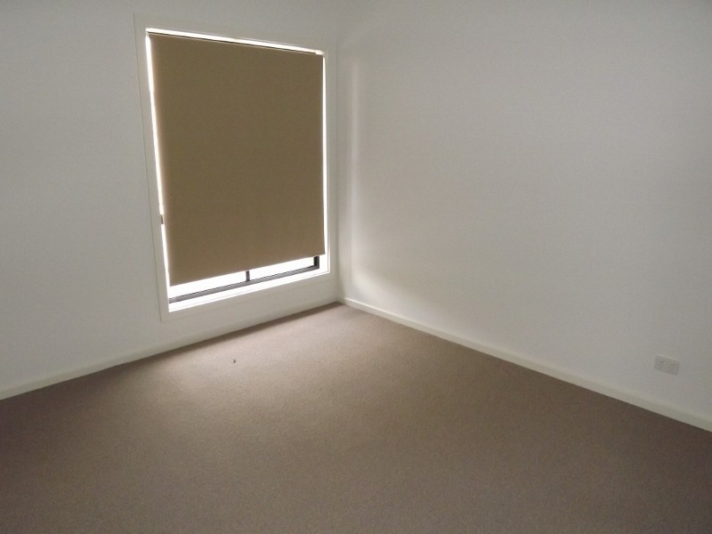 2/10 Sweetwater Place, Moe VIC 3825