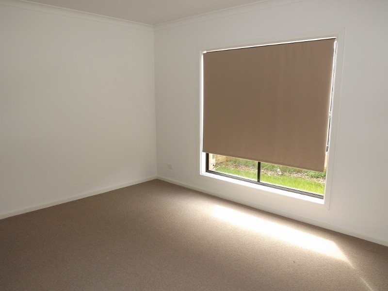 2/10 Sweetwater Place, Moe VIC 3825