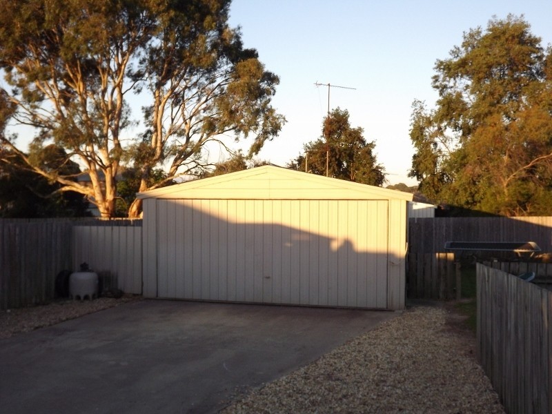 73 Coalville Road, Moe VIC 3825