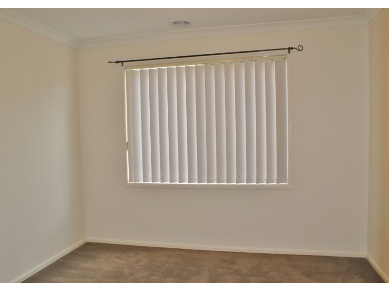 21 Dinwoodie Drive, Newborough VIC 3825