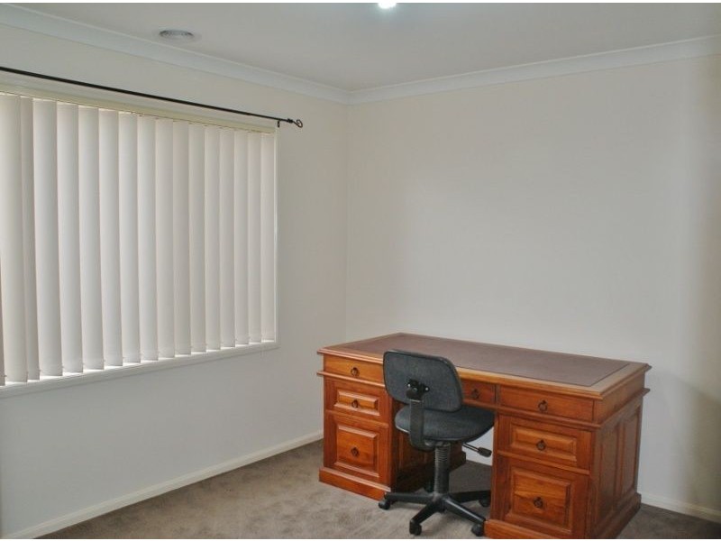 21 Dinwoodie Drive, Newborough VIC 3825