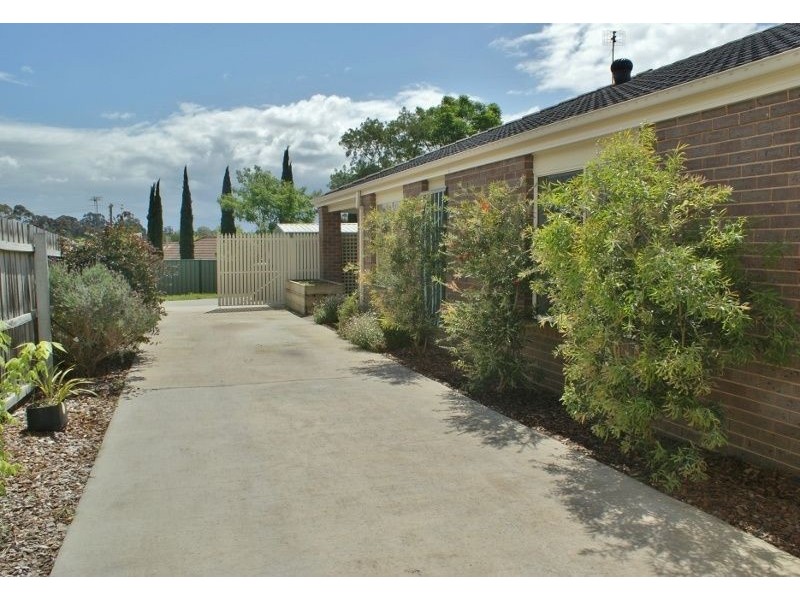 21 Dinwoodie Drive, Newborough VIC 3825