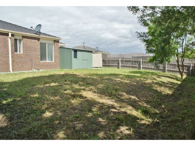 21 Dinwoodie Drive, Newborough VIC 3825