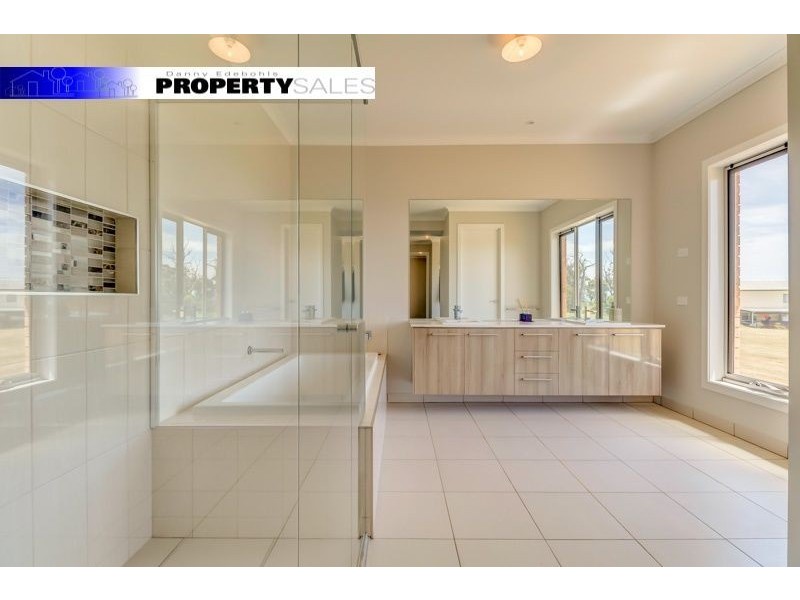 305 (Lot 1) Mountain Glen Drive, Trafalgar East VIC 3824
