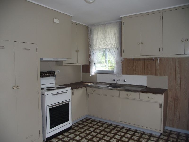 12 Hallston Street, Newborough VIC 3825