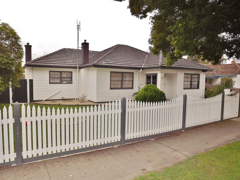 82 Hennessey Street, Moe VIC 3825