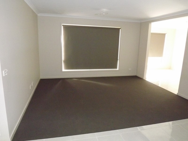 8 Sweetwater Place, Moe VIC 3825