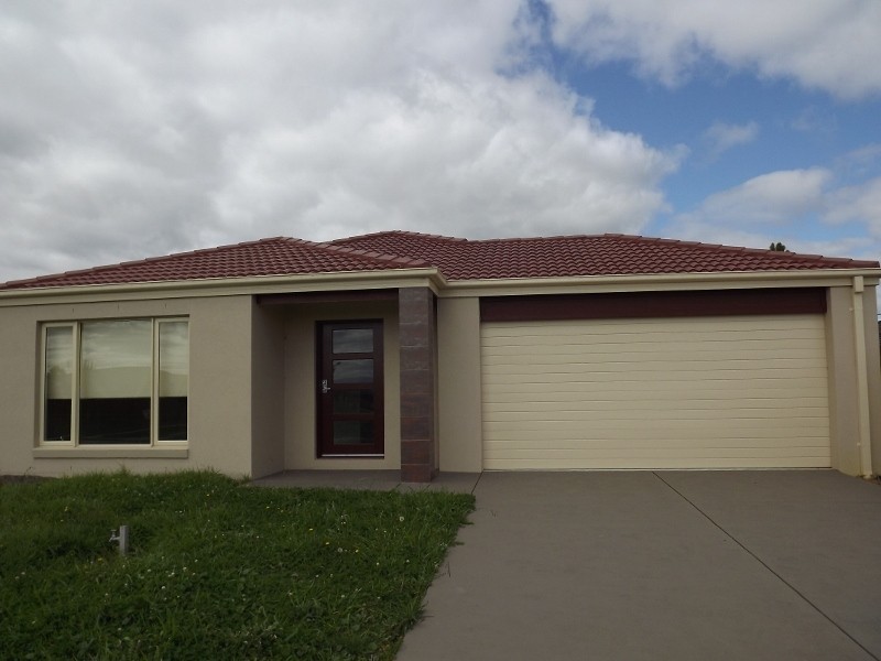 53 Sweetwater Place, Moe VIC 3825