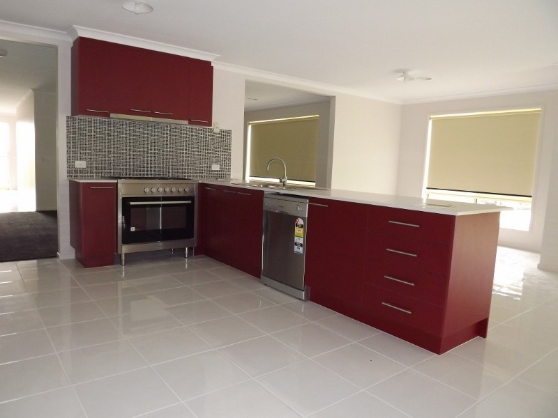 53 Sweetwater Place, Moe VIC 3825