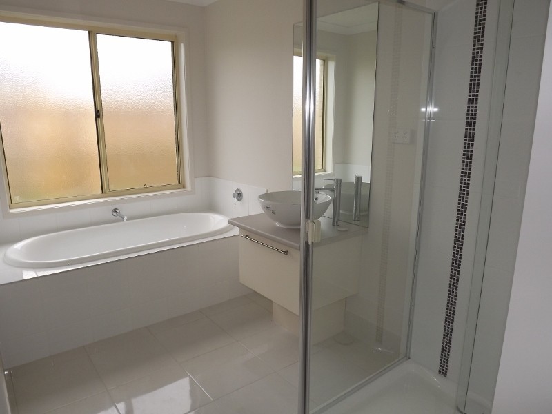 53 Sweetwater Place, Moe VIC 3825