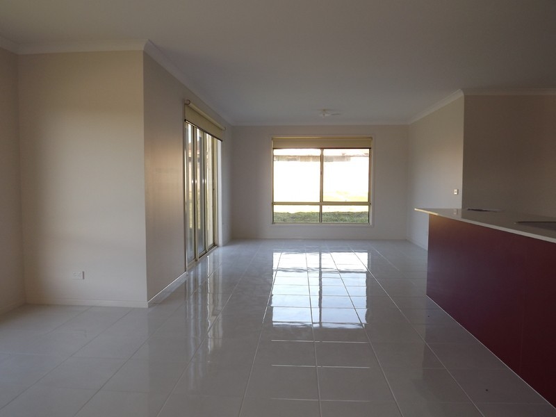 53 Sweetwater Place, Moe VIC 3825