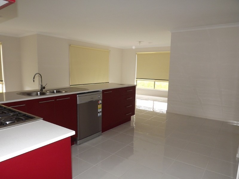 53 Sweetwater Place, Moe VIC 3825