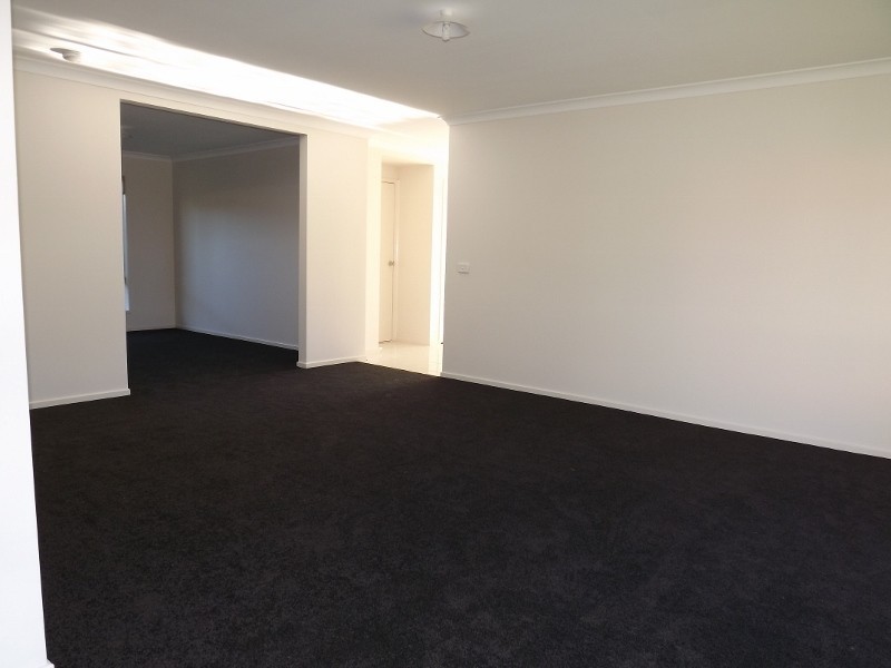 53 Sweetwater Place, Moe VIC 3825