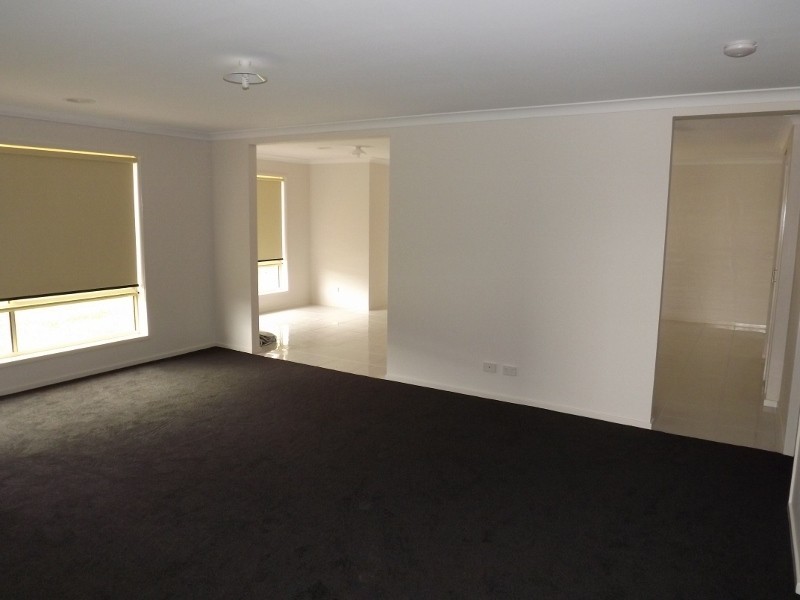 53 Sweetwater Place, Moe VIC 3825