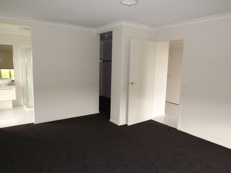 53 Sweetwater Place, Moe VIC 3825