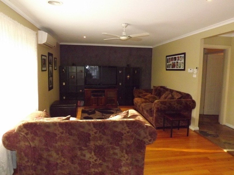 8 Mirboo Street, Newborough VIC 3825