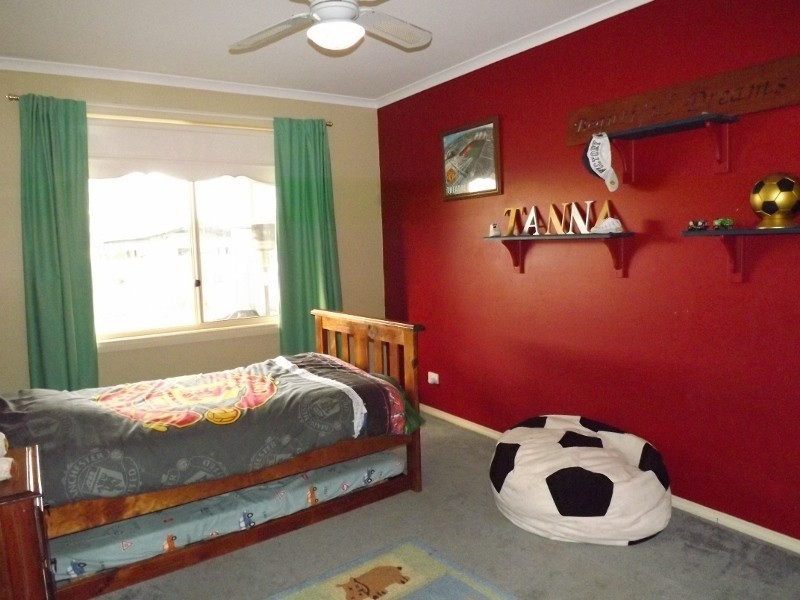 8 Mirboo Street, Newborough VIC 3825