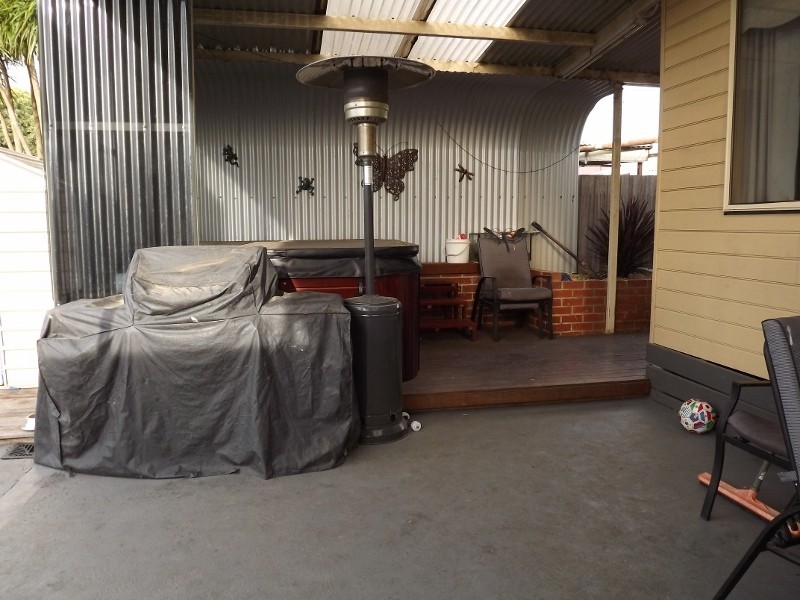 8 Mirboo Street, Newborough VIC 3825