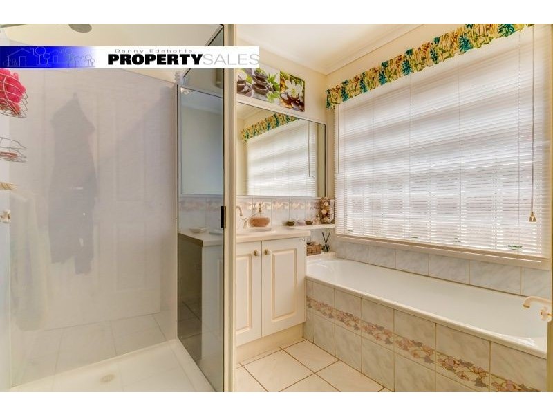 26 Jeeralang Avenue, Newborough VIC 3825