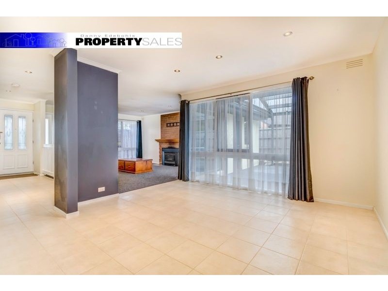 10 Crowe Court, Newborough VIC 3825