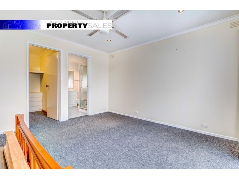 10 Crowe Court, Newborough VIC 3825