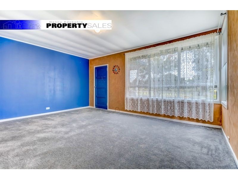 9 Western Avenue, Newborough VIC 3825