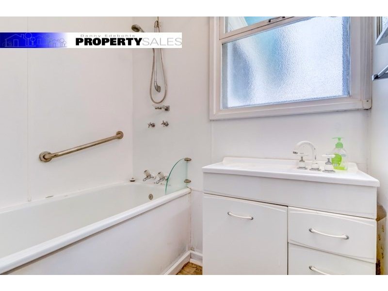 9 Western Avenue, Newborough VIC 3825