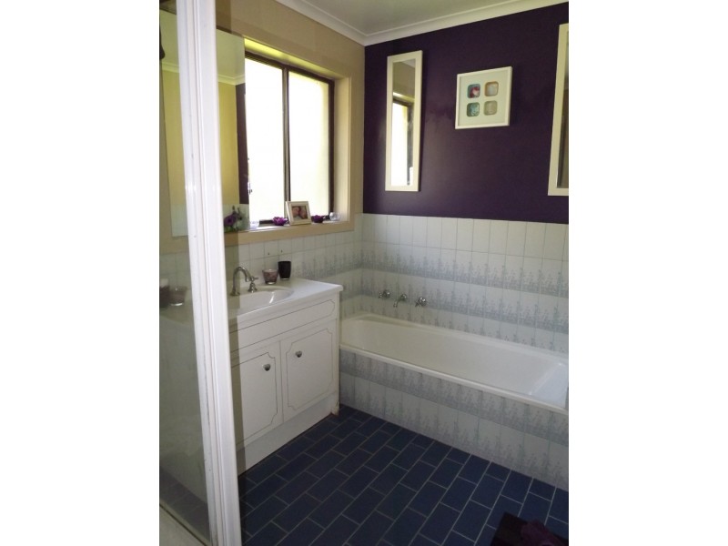 7 Libra Crescent, Moe VIC 3825