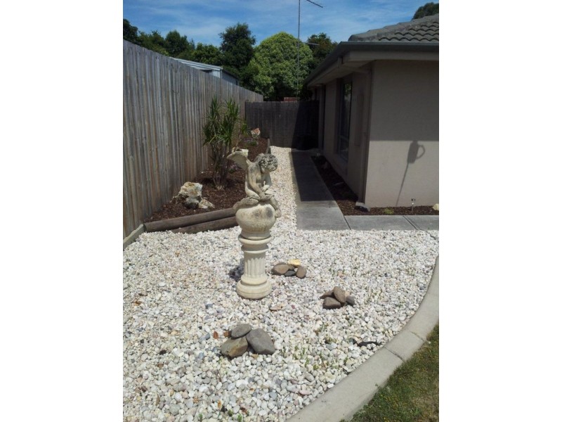 7 Libra Crescent, Moe VIC 3825