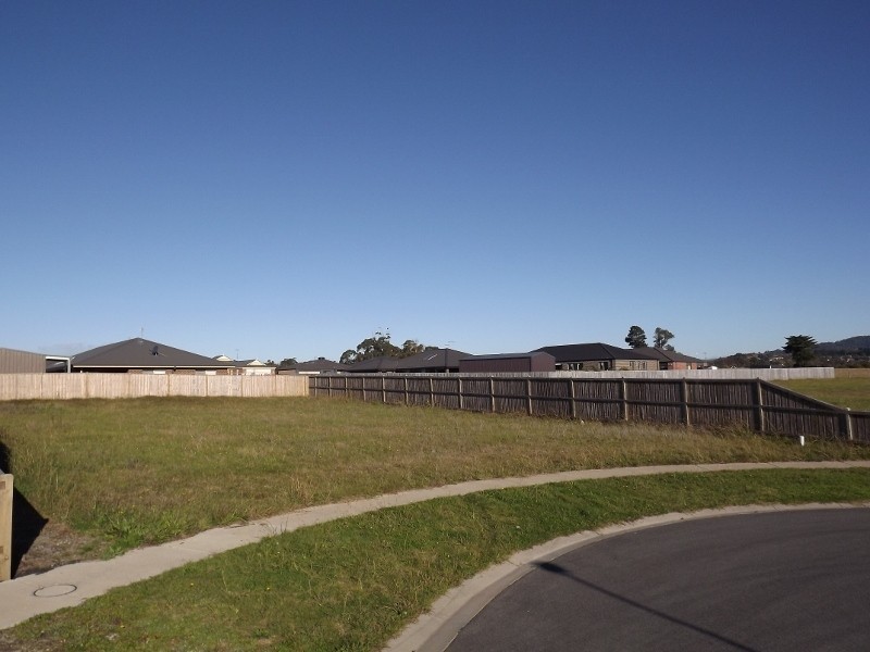 5 Leadbeater Mews, Newborough VIC 3825