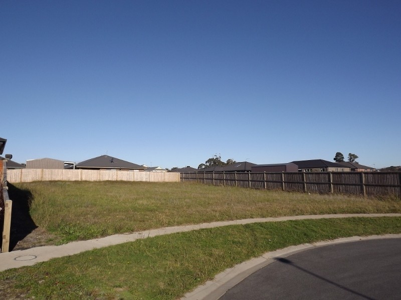 5 Leadbeater Mews, Newborough VIC 3825