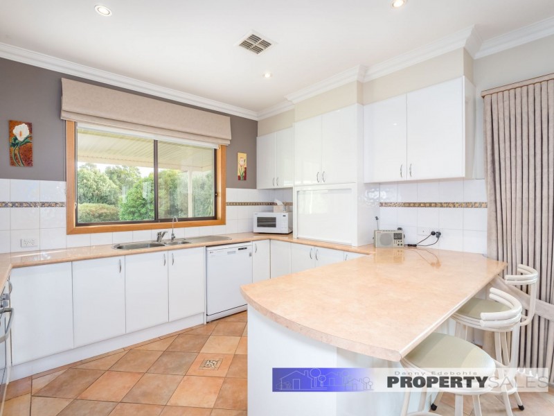 2B Truscott Road, Moe VIC 3825