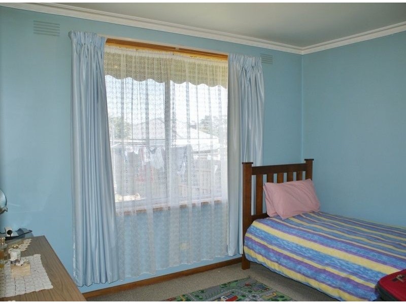 13 Ford Avenue, Newborough VIC 3825