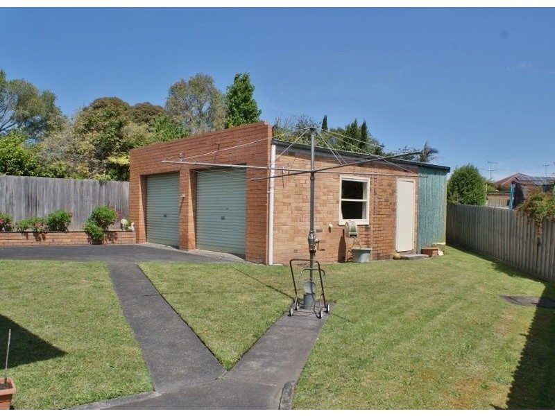 13 Ford Avenue, Newborough VIC 3825