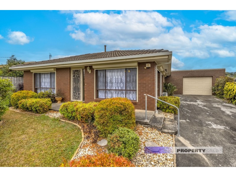5 Randall Crescent, Moe VIC 3825