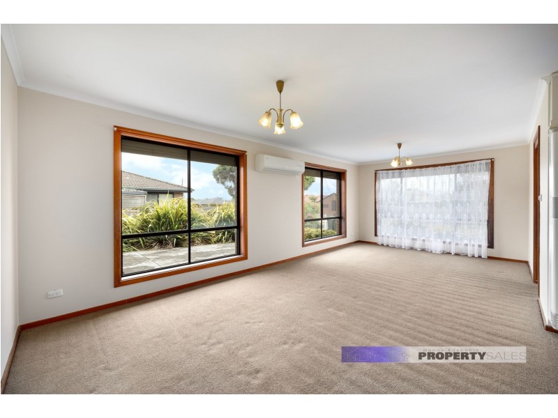 5 Randall Crescent, Moe VIC 3825