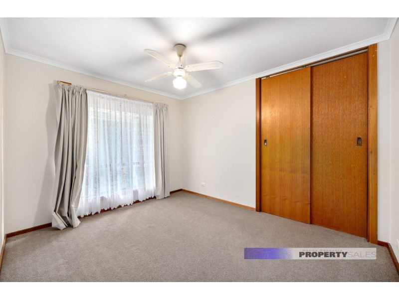 5 Randall Crescent, Moe VIC 3825