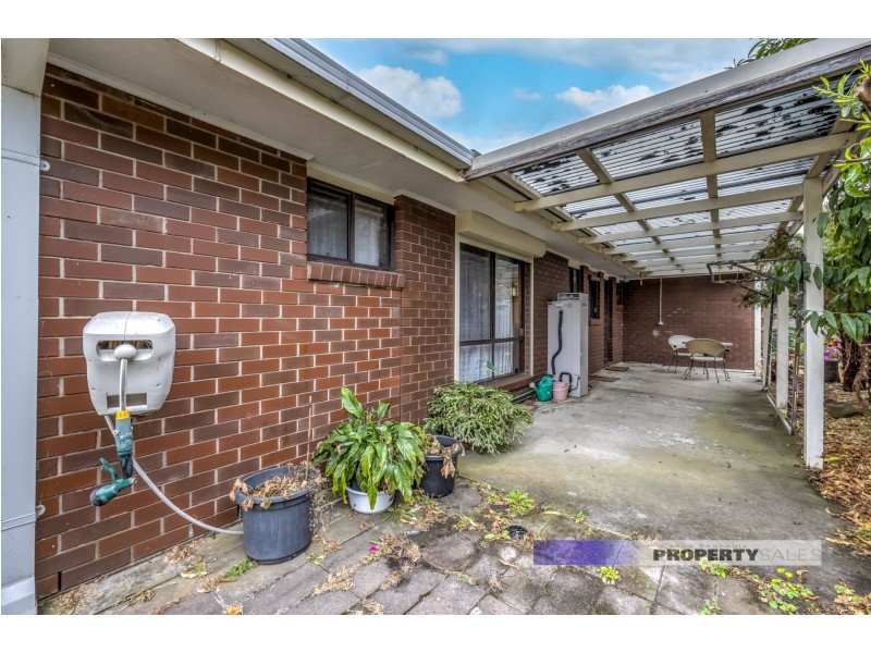 5 Randall Crescent, Moe VIC 3825