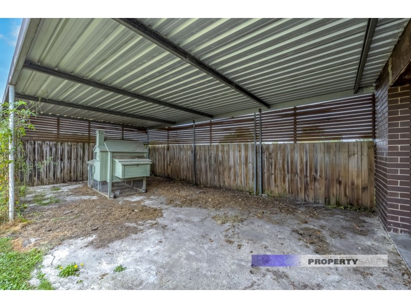 5 Randall Crescent, Moe VIC 3825