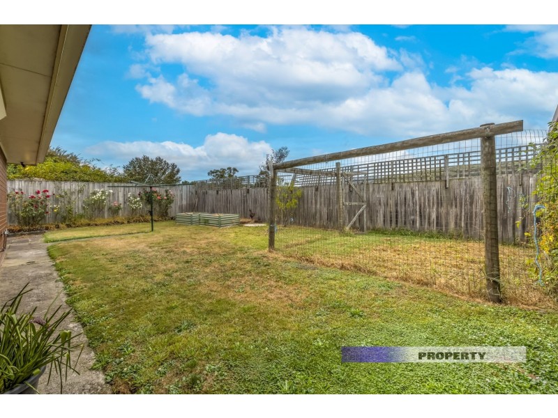 5 Randall Crescent, Moe VIC 3825