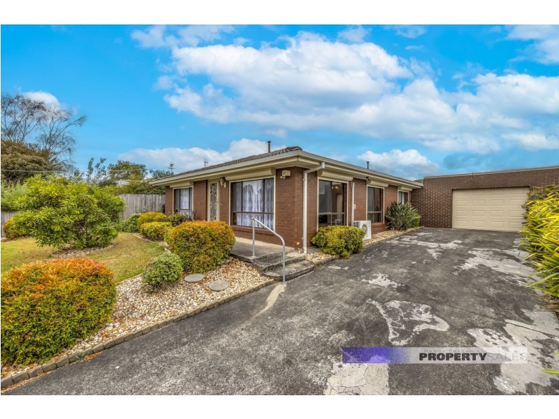 5 Randall Crescent, Moe VIC 3825