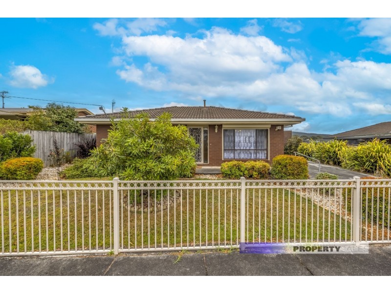 5 Randall Crescent, Moe VIC 3825