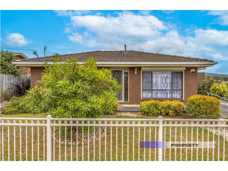 5 Randall Crescent, Moe VIC 3825