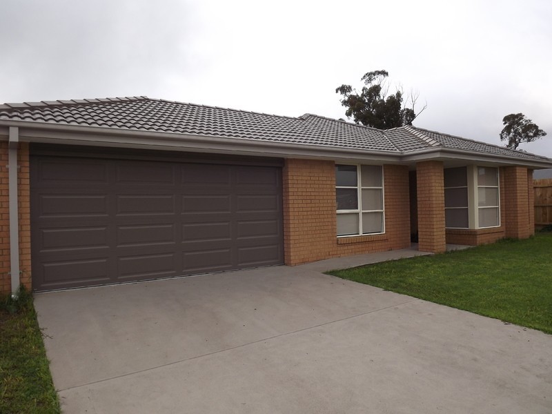 43 Sweetwater Place, Moe VIC 3825