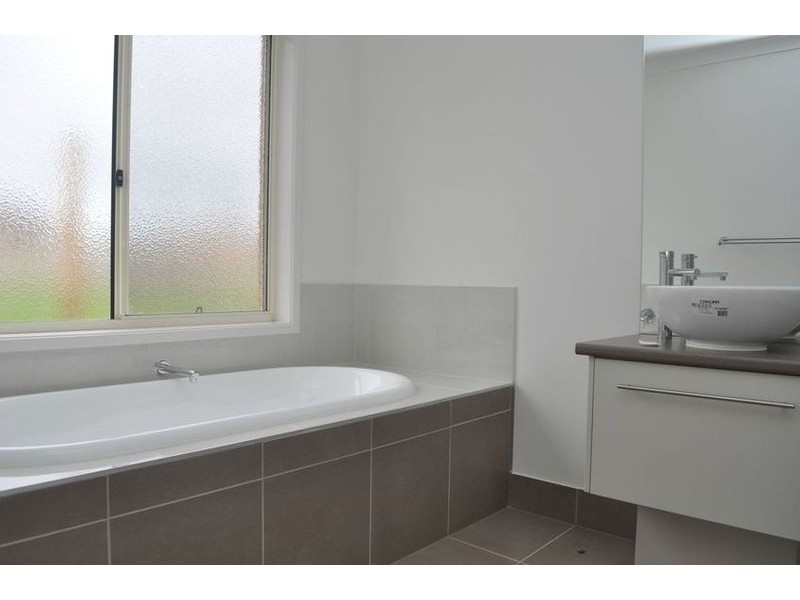 43 Sweetwater Place, Moe VIC 3825