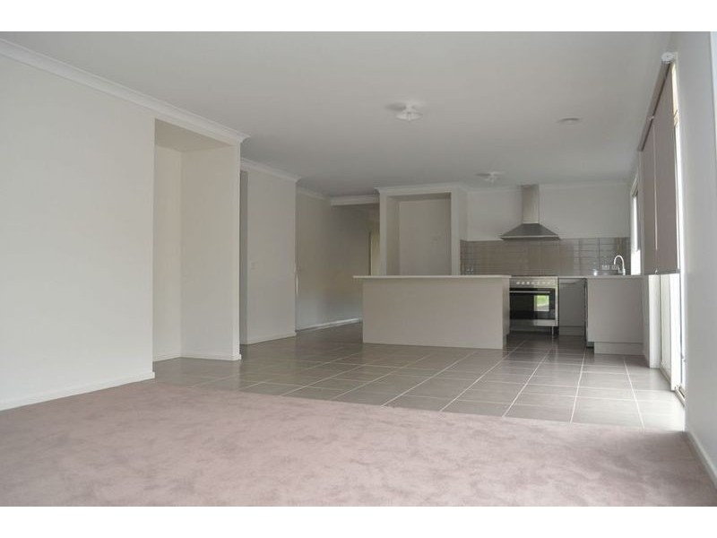 43 Sweetwater Place, Moe VIC 3825