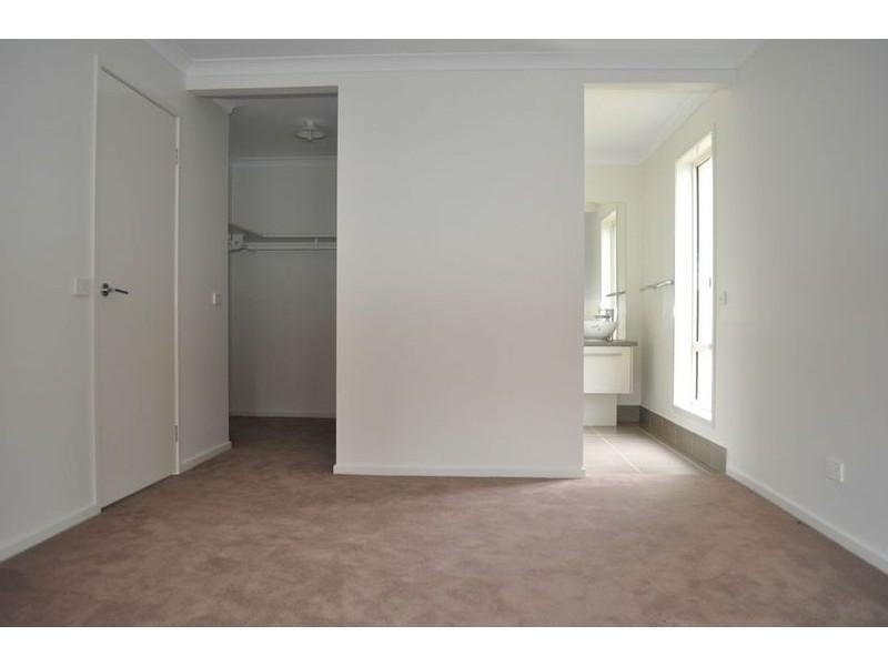 43 Sweetwater Place, Moe VIC 3825