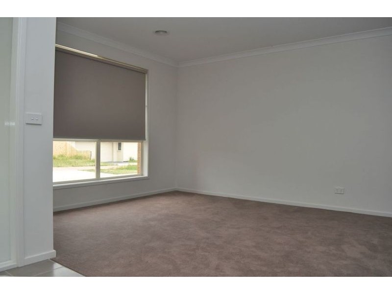 43 Sweetwater Place, Moe VIC 3825