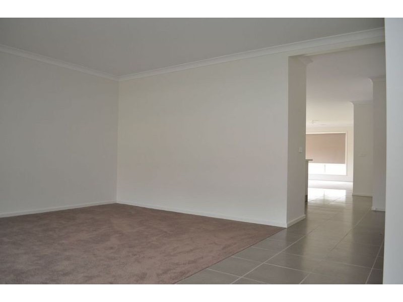 43 Sweetwater Place, Moe VIC 3825