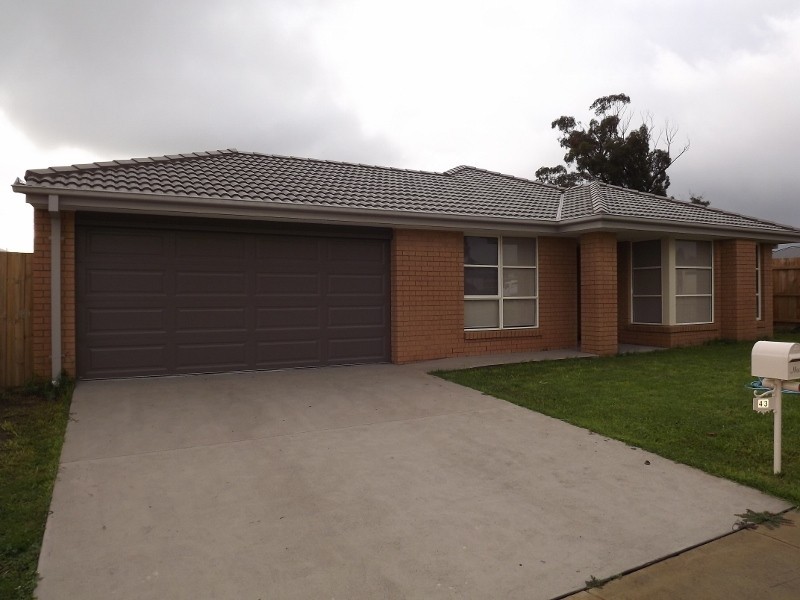 43 Sweetwater Place, Moe VIC 3825